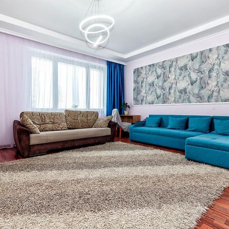 Апартаменты 2Day Apart У Байтерека Astana Exterior foto